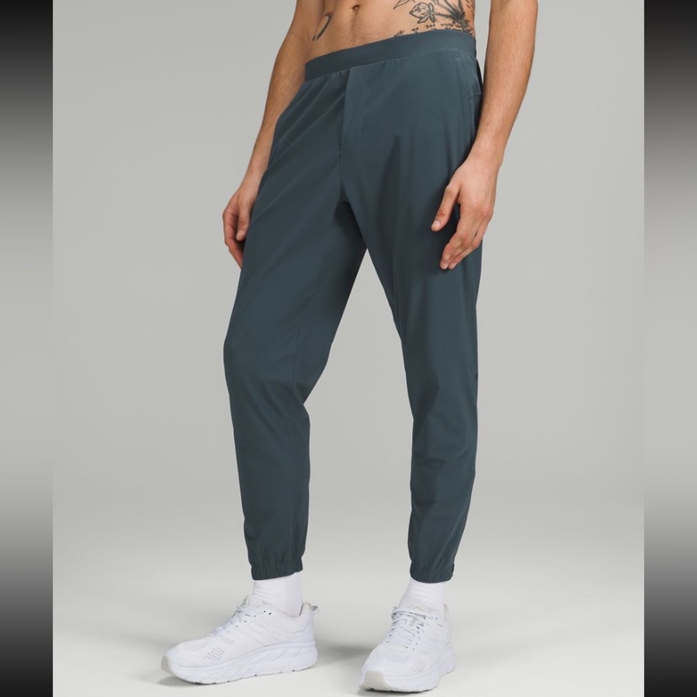 Men’s 29” Iron Blue Lululemon Surge Joggers (L)